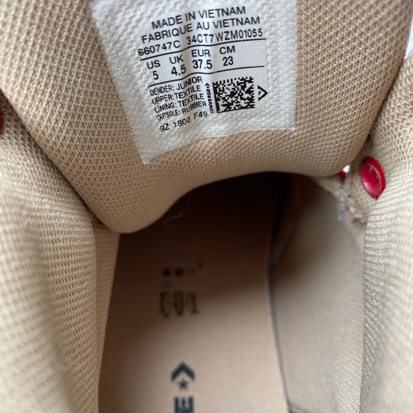 Junior Converse slip ons size 5 - Picture 8 of 8